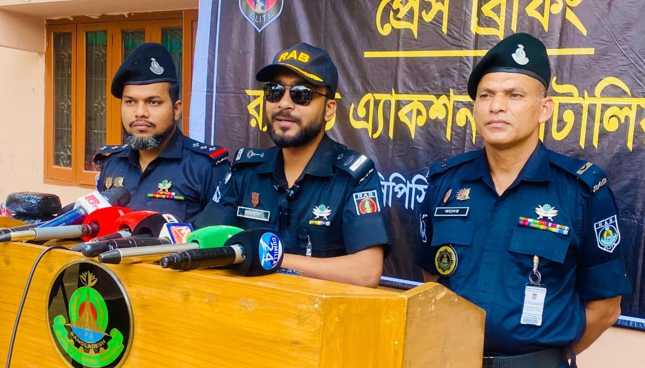 কুমিল্লা সদরে মাদক ও অস্ত্রসহ ২ যুবক গ্রেপ্তার